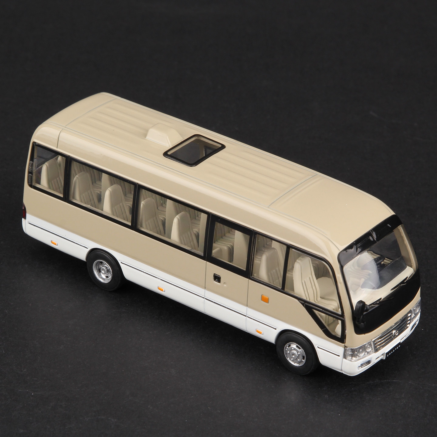 Toyota Coaster 1:64 Carro em L - Die Cast Car 1 64 avaliação e preço